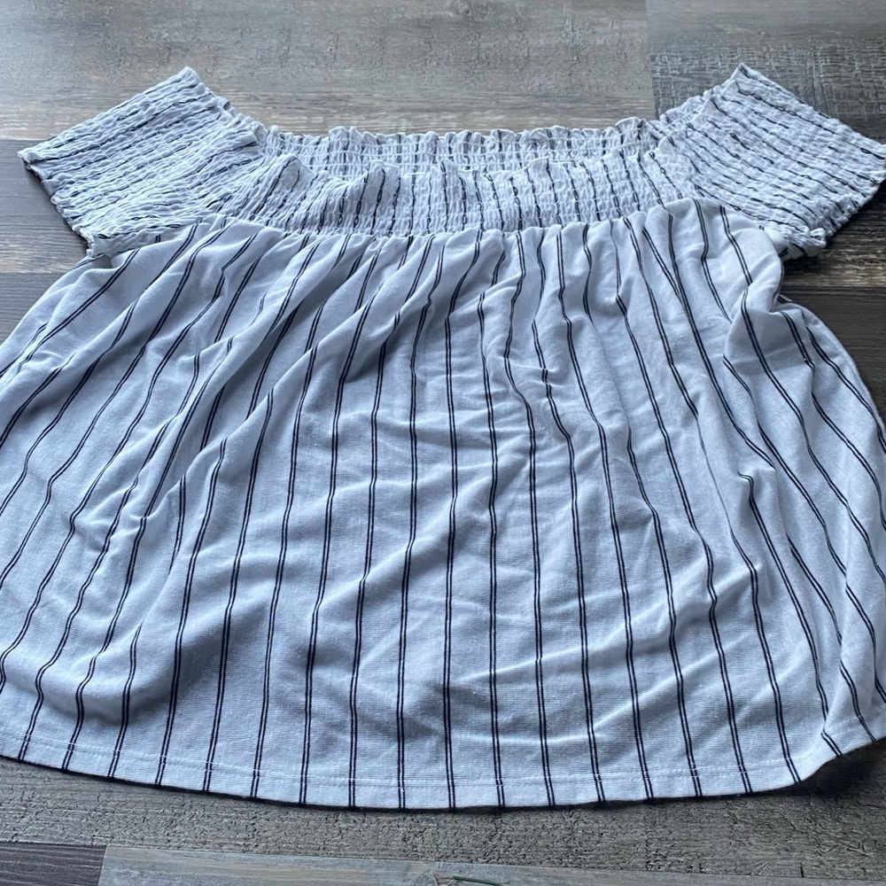 American Eagle Short Sleeve